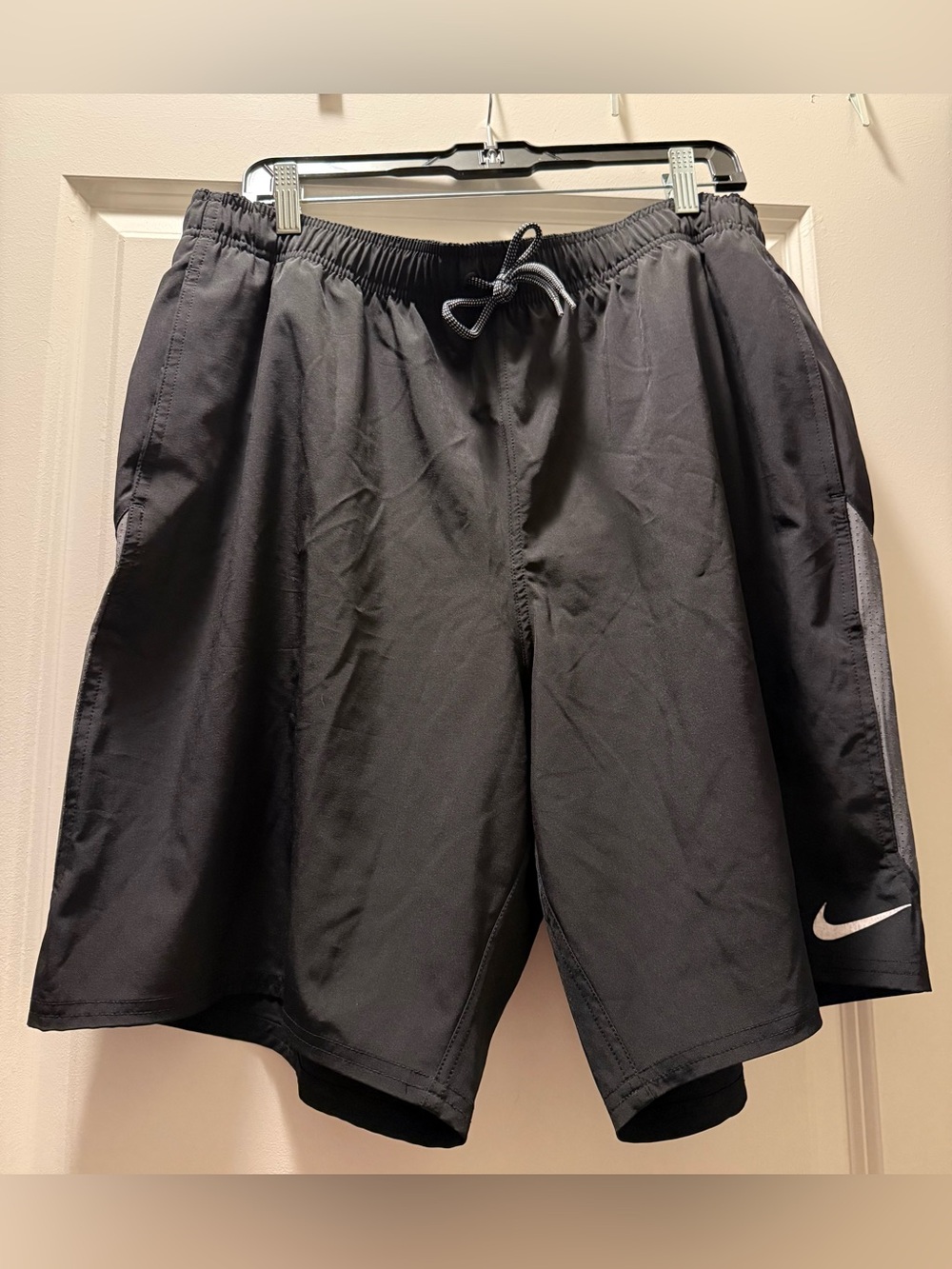Nike Contend Volley Swim Trunks/Shorts Black w/ Gray Mens size XXL.